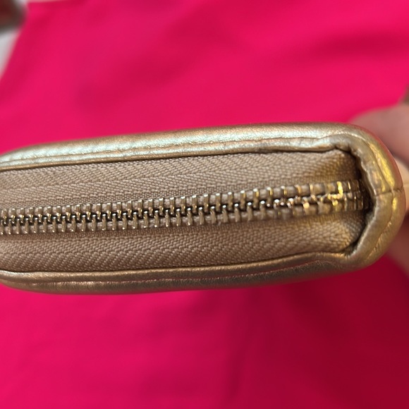 Coach Cream Gold Trim Zip Around Leather Wallet Gently Used Great Condition - Picture 4 of 10